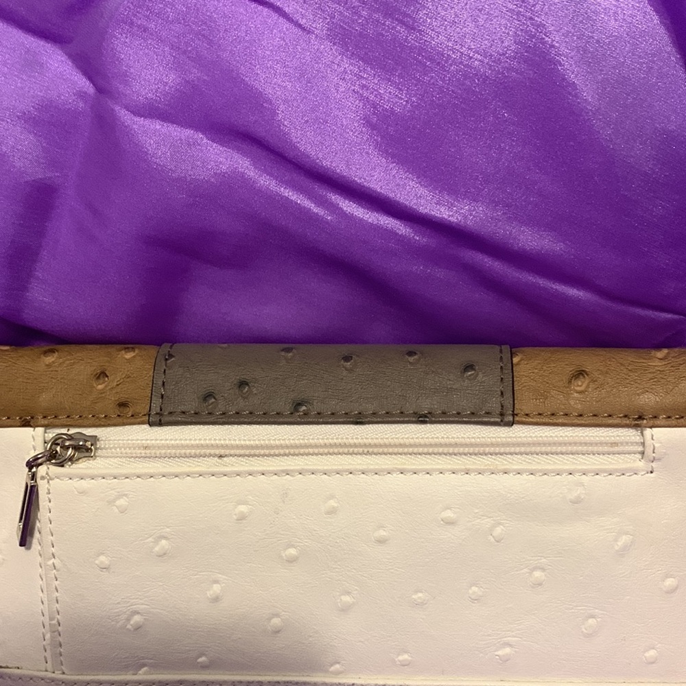 Classic Guess Wallet With Rhinestone - Picture 2 of 3